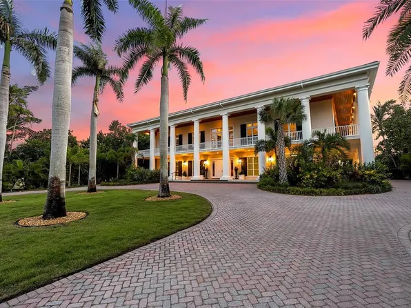 8132 Sanderling Rd, Sarasota, FL 34242
