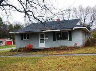 708 S Oak St, Fenton, MI 48430