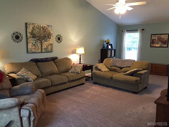 3rd image of 1504 Evergreen Dr