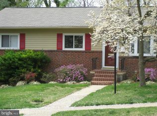 142 Cambridge Rd, Alexandria, VA 22314