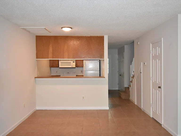 244 Wickford Ct — Photo 6