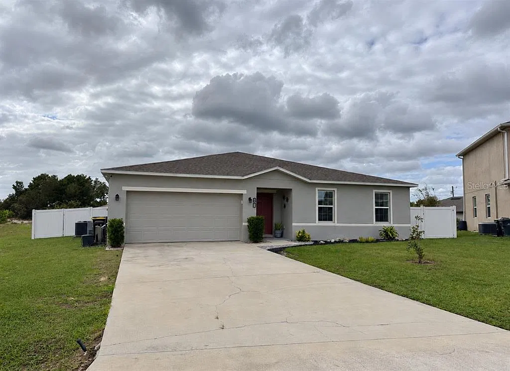 4 bed, 2.0 bath, 1874 sqft, $1,950 — Photo 1