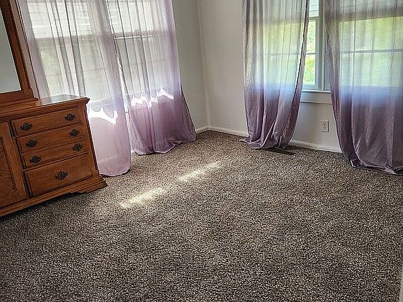3rd image of 816 Kendall Dr