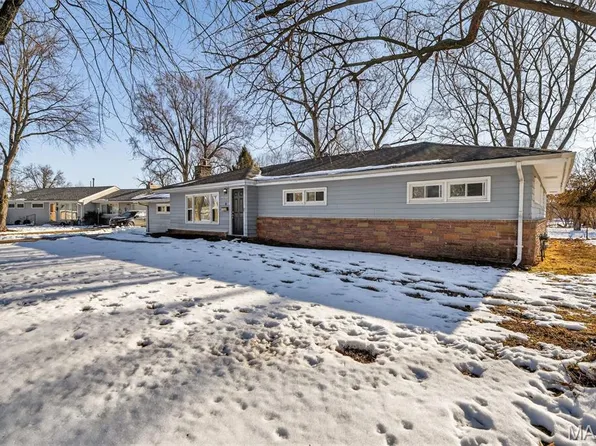 14 Kenwood Dr, Hazelwood, MO 63042