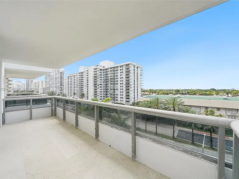 5801 Collins Ave #700 — Photo 33