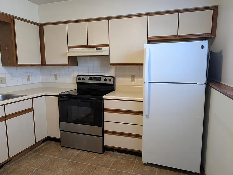 514 Cantebury Dr #C — Photo 4