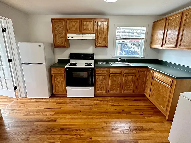 213 Douglas Ave #B — Photo 6
