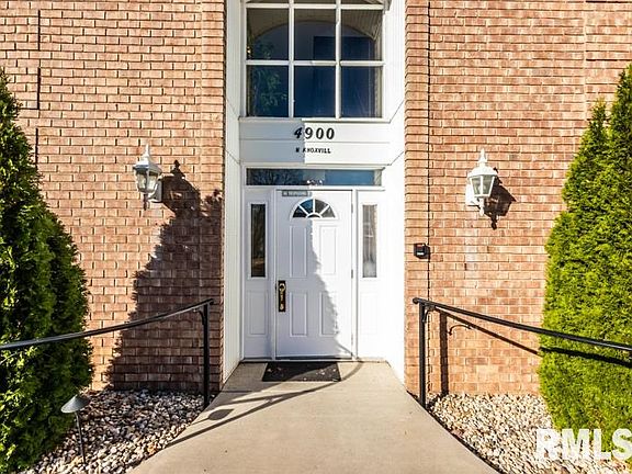 3rd image of 4900 N Knoxville Ave APT 122A