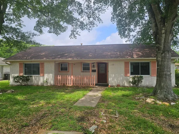 1802 Junker St, Rosenberg, TX 77471
