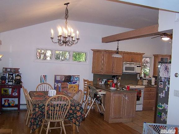 2nd image of 31 Eisenhower Dr