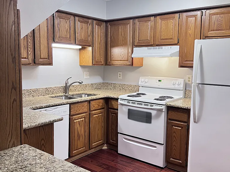 Kitchen w/Granite countertops