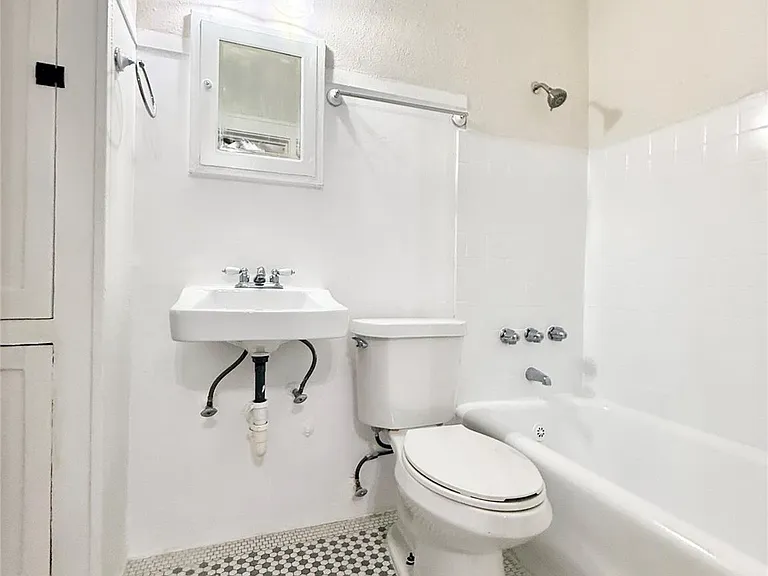 1126 Berthea St #7 — Photo 14