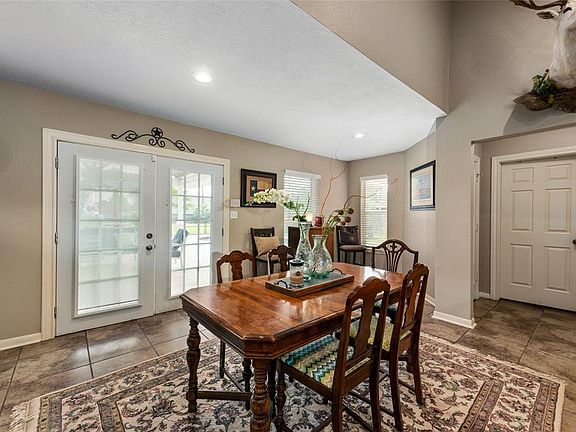 3rd image of 5919 Plantation Dr