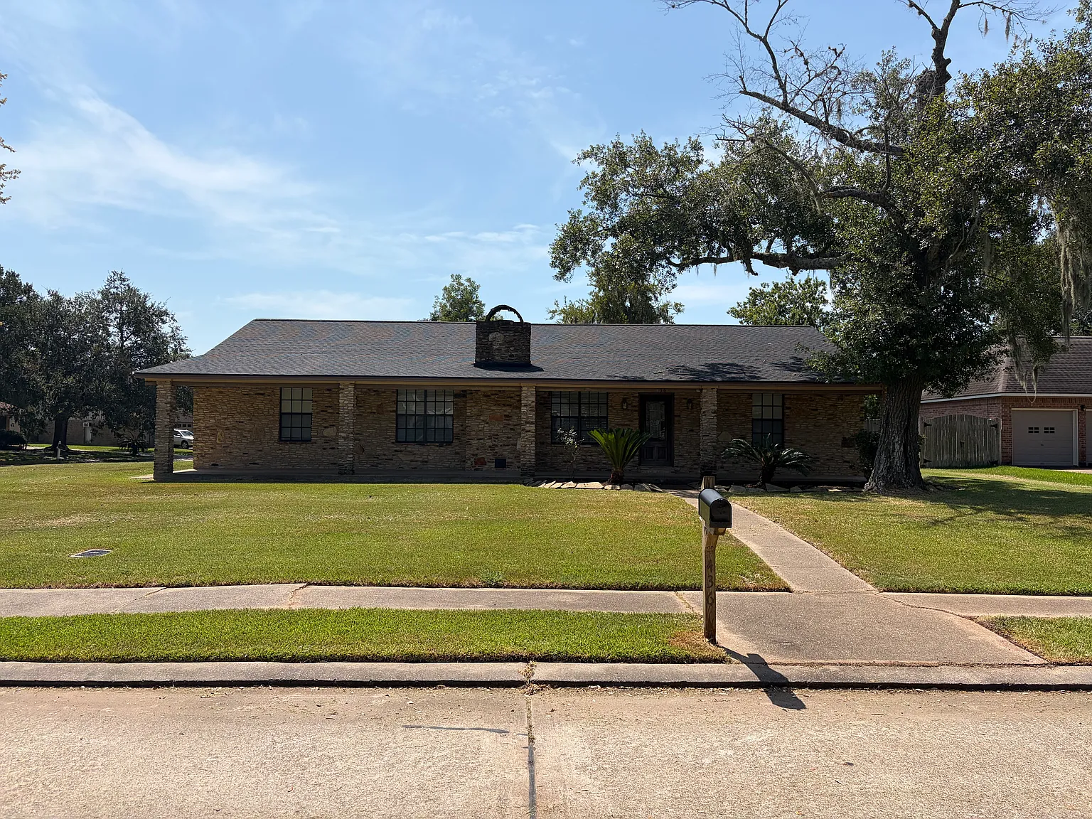 3 bed, 2015 sqft, $2,200 — Photo 1