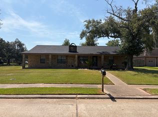 436 Huckleberry Dr, Lake Jackson, TX 77566