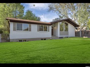 1827 E Moor Dale Ln, Holladay, UT 84117