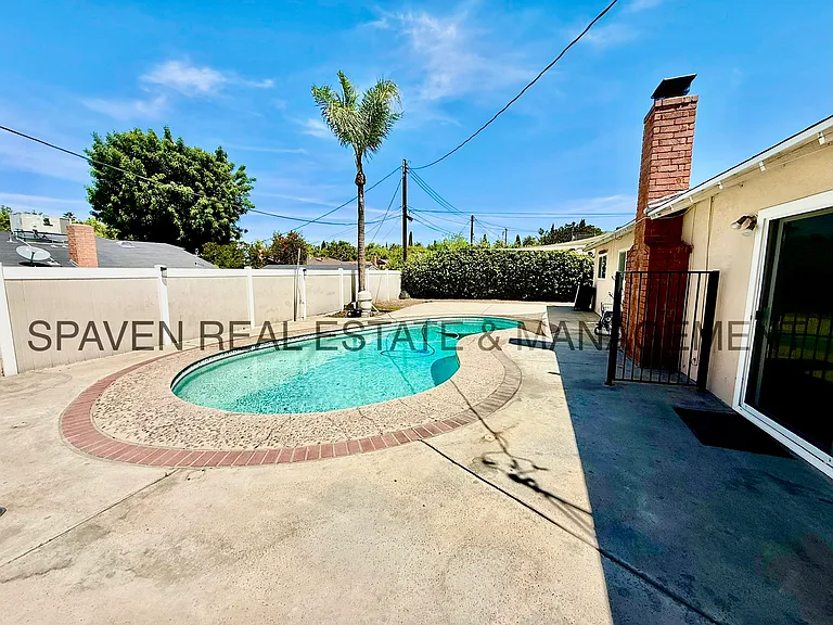8237 Buckingham Pl — Photo 13