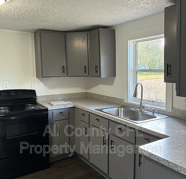 812 Marion St — Photo 16