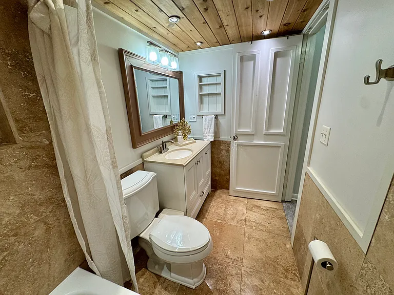 221 13th Ave N #102 — Photo 16