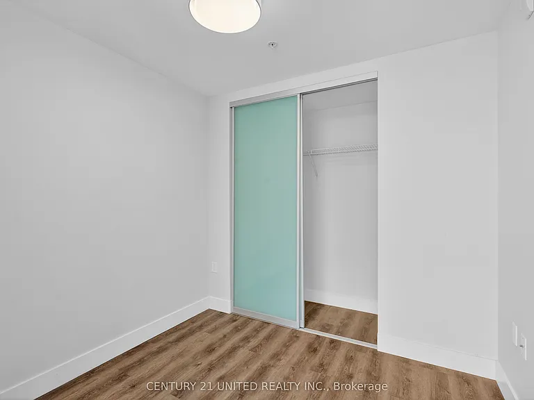 475 George St N #416 — Photo 32