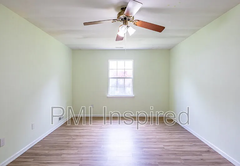 2404 Buckingham Cir — Photo 13