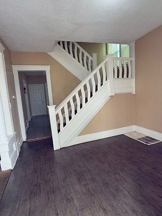 3rd image of 2152 Fairview St