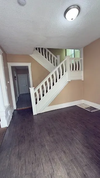 2152 Fairview St — Photo 3