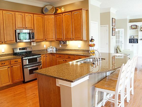 4th image of 3404 Carey Glen Ct