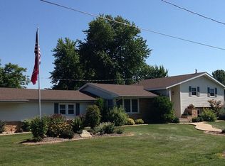 206 N Oak St, Raymond, IL 62560