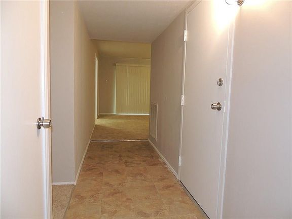 5th image of 509 S Holiday Dr
