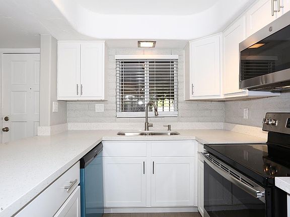 5th image of 3056 N 32nd St Unit 339