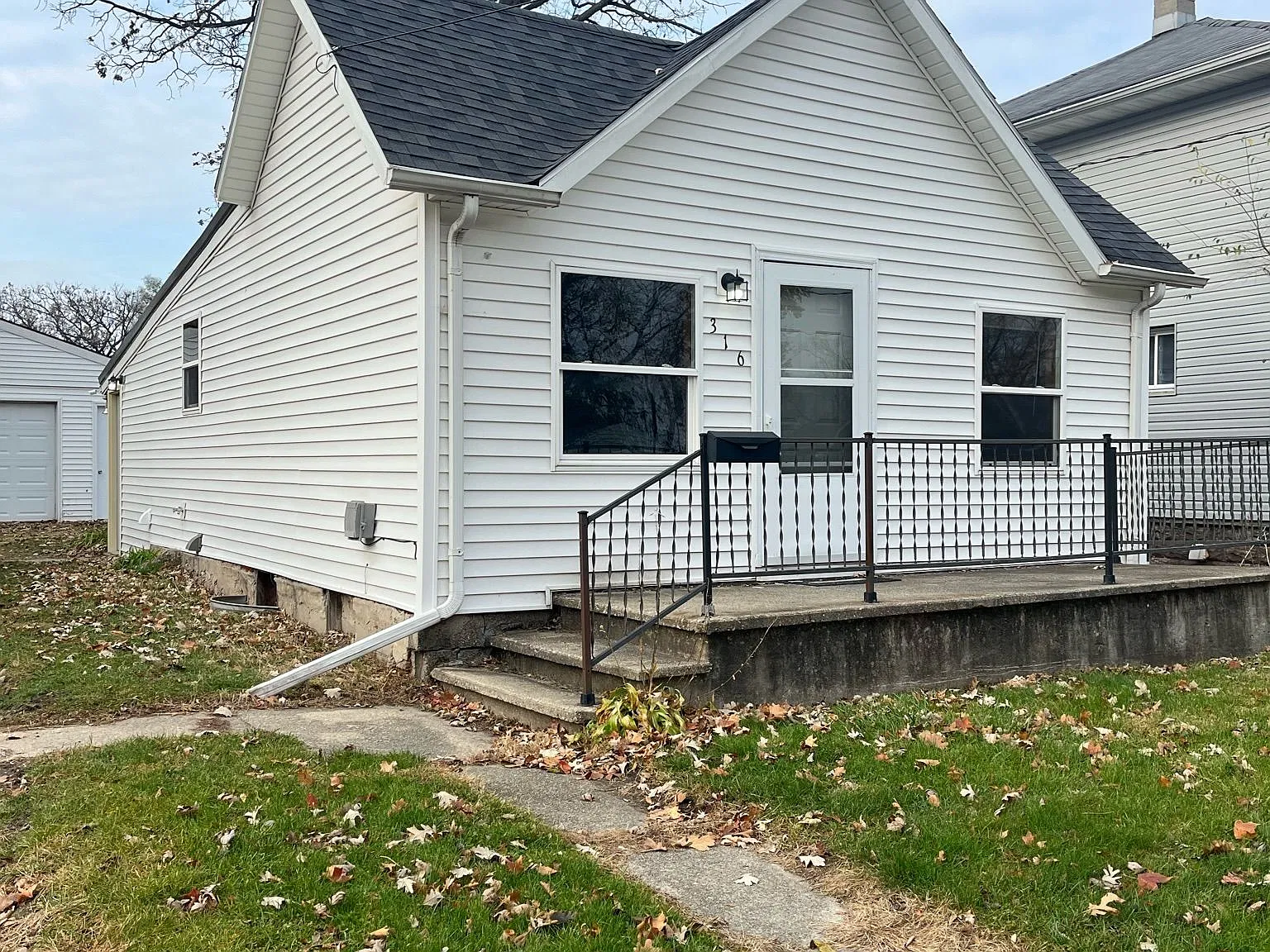 2 bed, 1.0 bath, $1,275 — Photo 2
