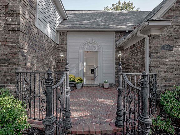 4th image of 994 Rolling Oaks Ln
