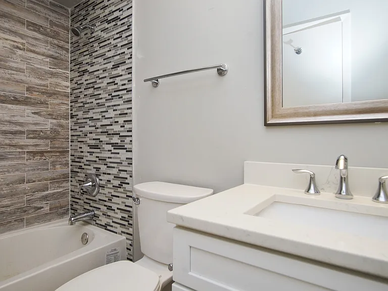 1360 W Byron Ave #D — Photo 6