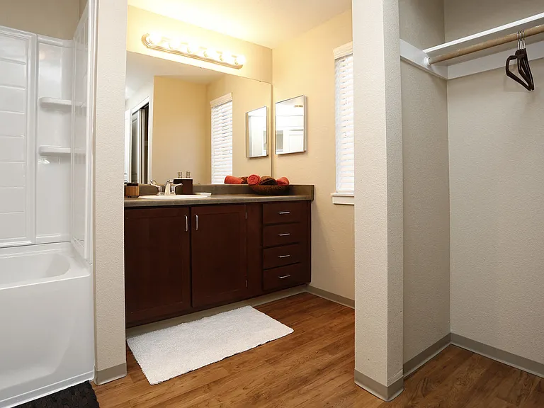 Commons at Avalon Park Apartments — Photo 30