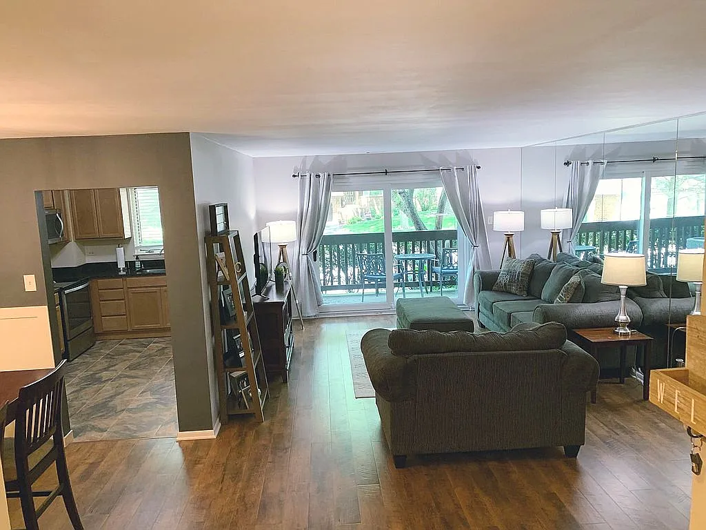 7737 W Golf Dr APT 102 photo 1