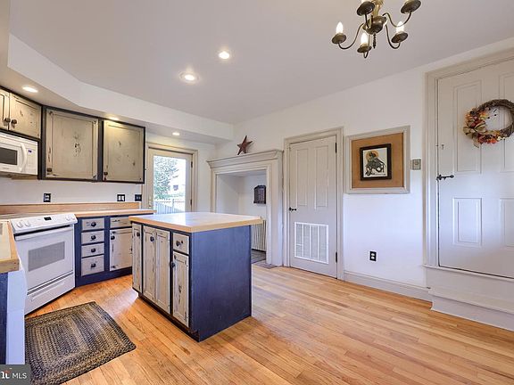 5th image of 739 Village Rd