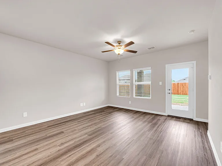504 Weller Rd — Photo 12