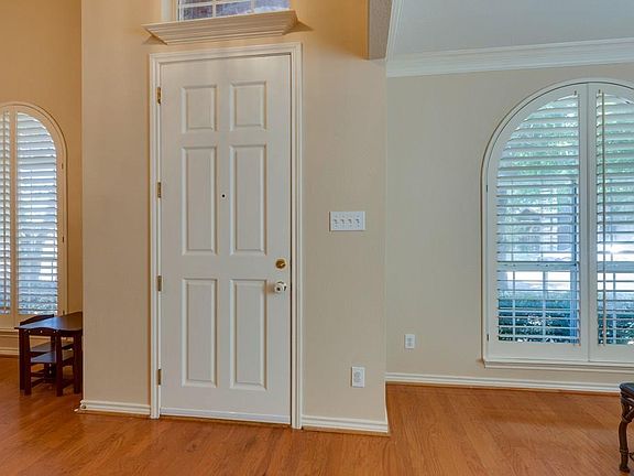 5th image of 216 Heatherwood Dr