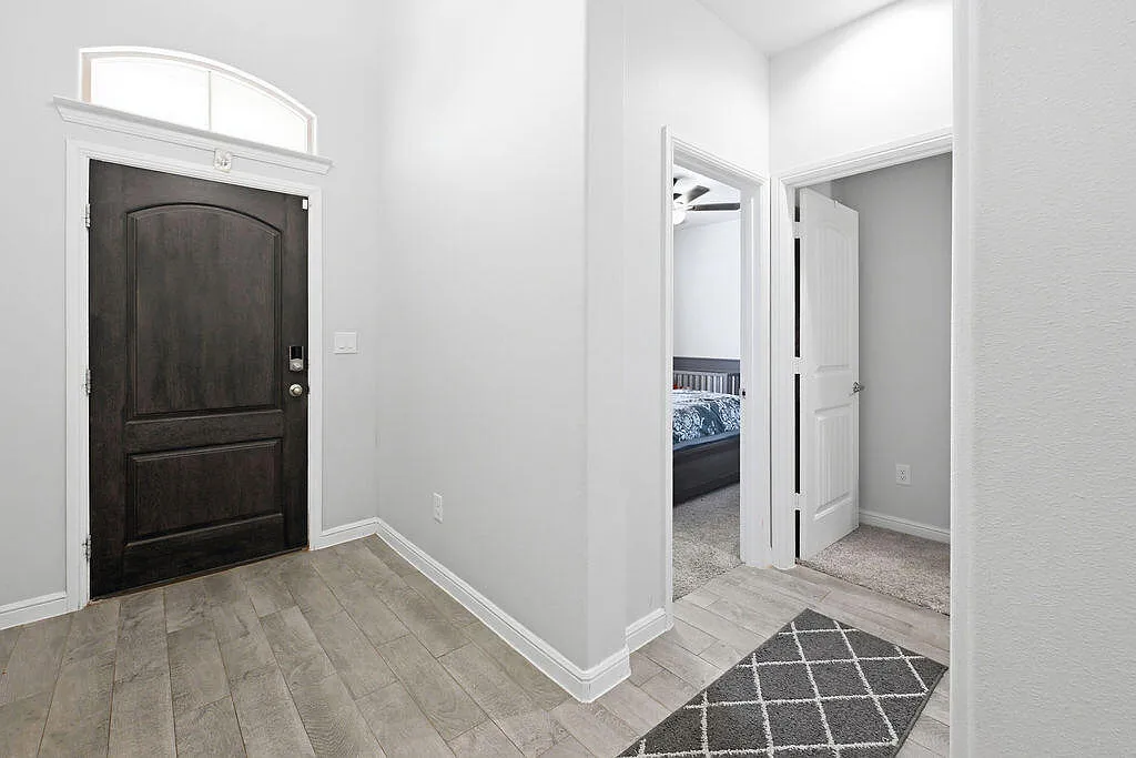 4 bed, 2.0 bath, 1766 sqft, $3,200 — Photo 2