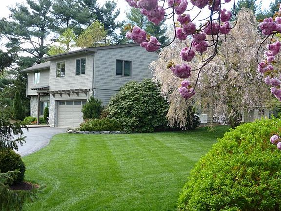 3rd image of 219 Blossom Hill Dr