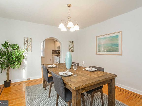 5th image of 807 Latona St