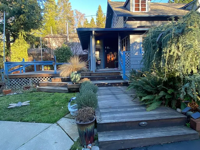 2444 Rogue River Hwy — Photo 3