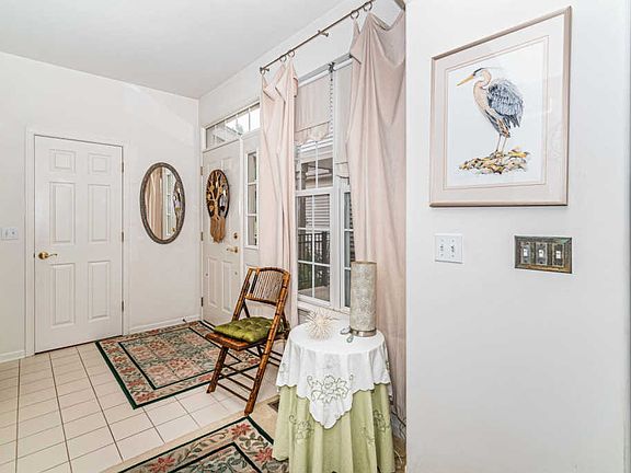 4th image of 1124 N Oakwood Dr