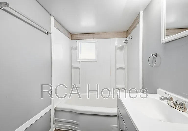 1358 N Gale St — Photo 6