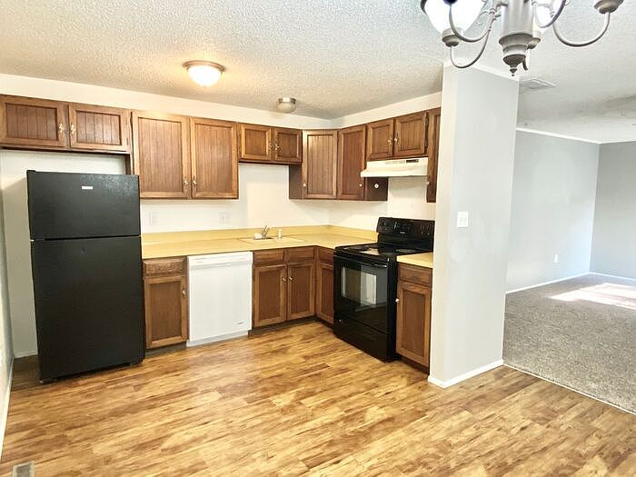 1st image of 564 Jocelyn Dr