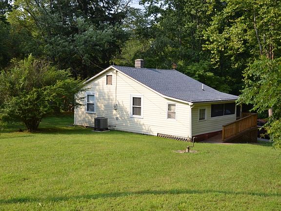 2nd image of 100 James River Pl