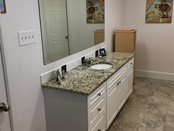 3rd image of 9681 Everson Dr