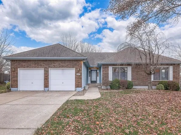 2437 NW Windwood Dr, Lees Summit, MO 64081