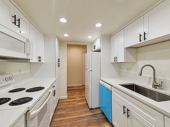 2nd image of 10503 NE 32nd Pl APT H201